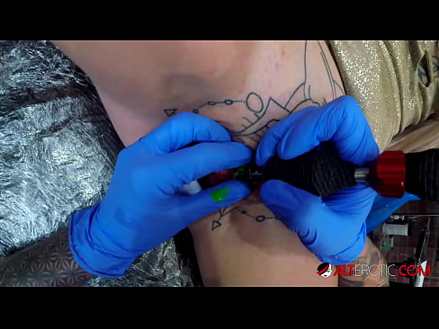 ❤️ An hottie thar a bheith tattooed Sully Savage fuair tattoo ar a clitoris ️ Porn ag ga.porn33.top ❤